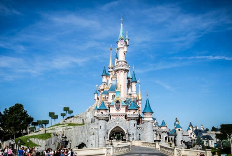Disneyland Paris Extends Closure